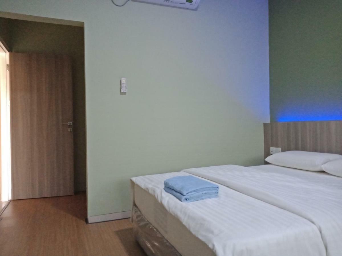 SleepRest @ Golden Prima Hotel Batam Exterior foto